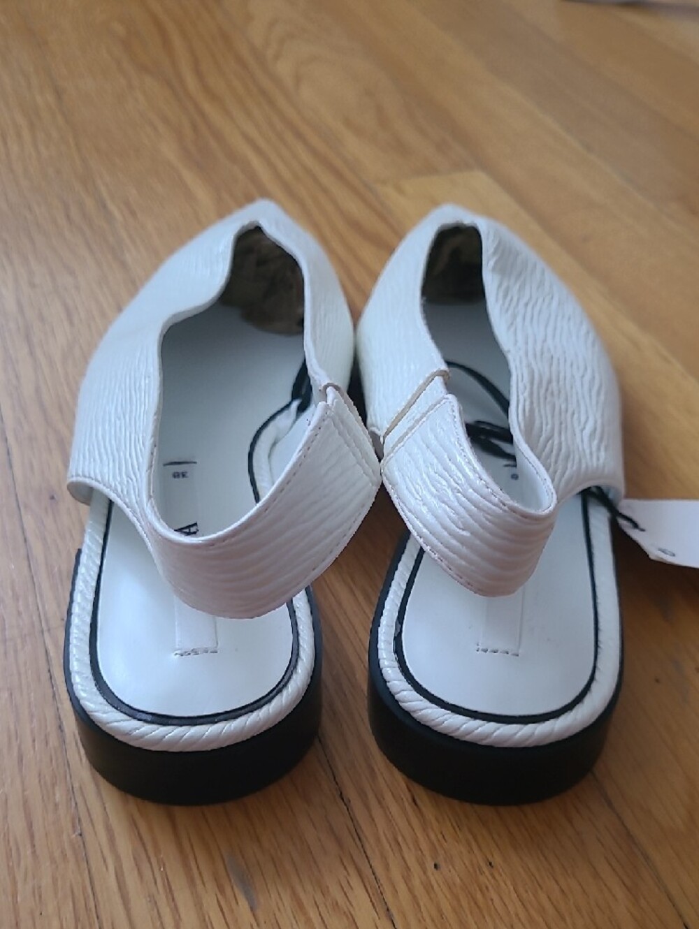 Zara White Pointed Slingback Flats - Picture 2 of 6